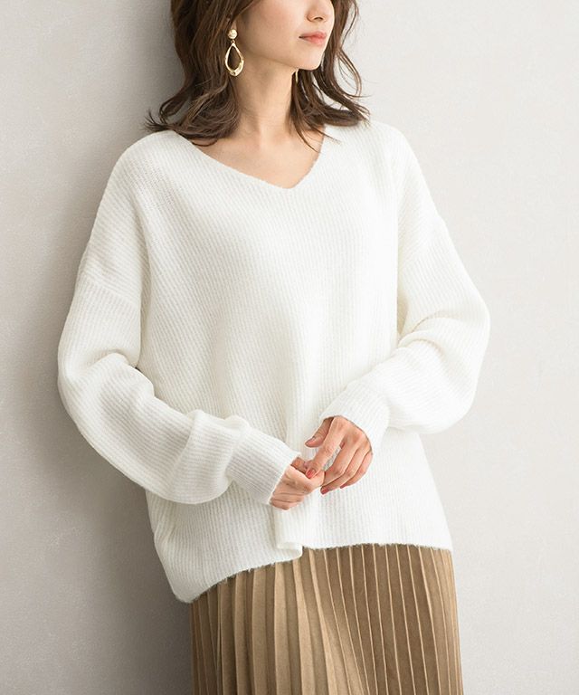 もちもちVネックニット