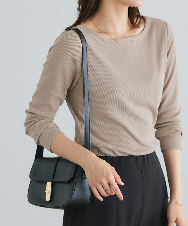 167cm / ライトベージュ / ボートネック / M