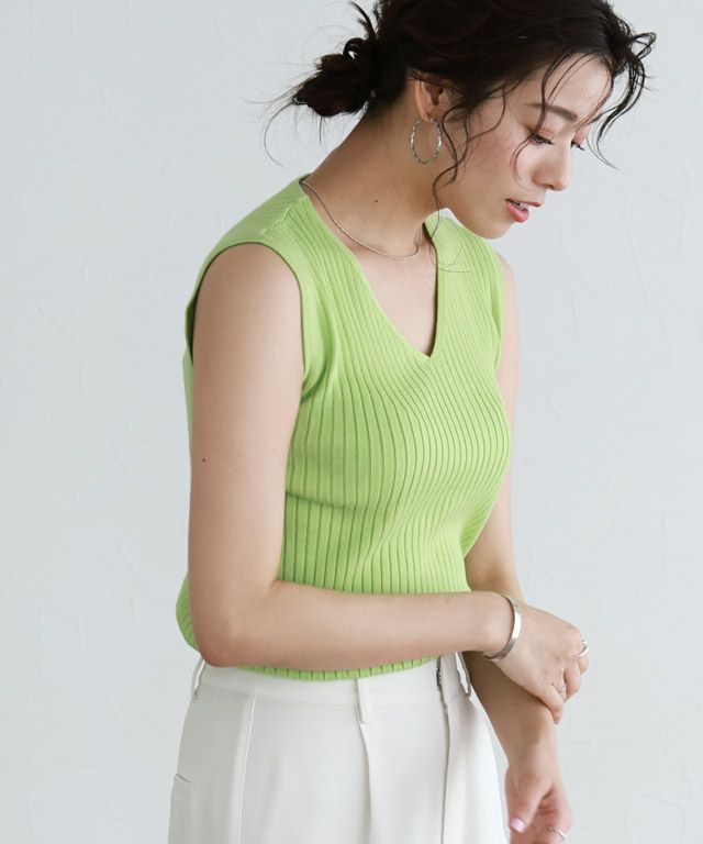 167cm / ライム / Vネック / M