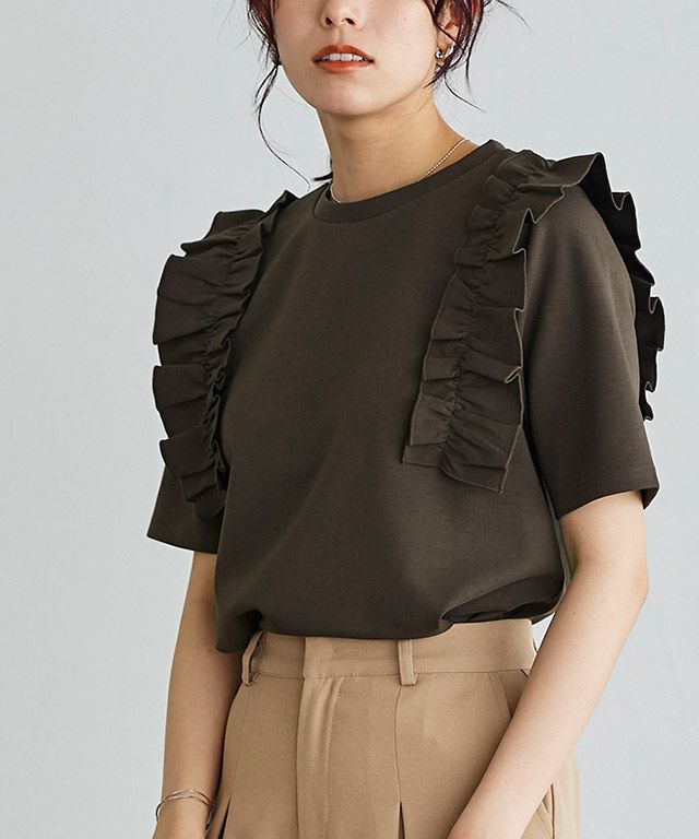 【大人かわいい】新品　フリル　チェーンプリントカットソー黒　r71 大人かわいい】新品 フリル チェーンプリントカットソー黒 r71