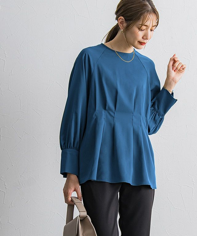 タックデザインフレアブラウス