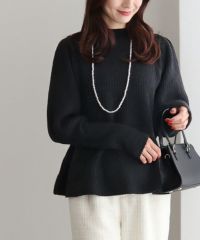 ふんわりウォッシャブルサムホールペプラムニット