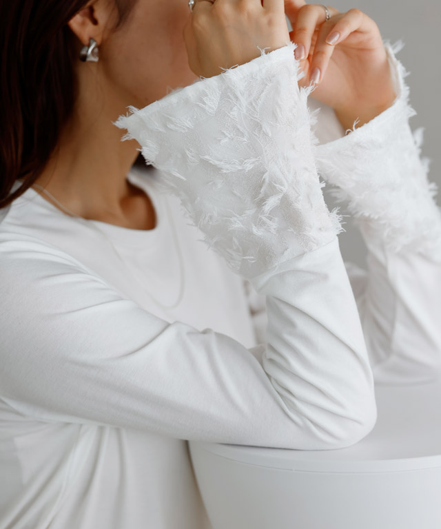 166cm / ブラック / クルーネック / フェザーカフス / M