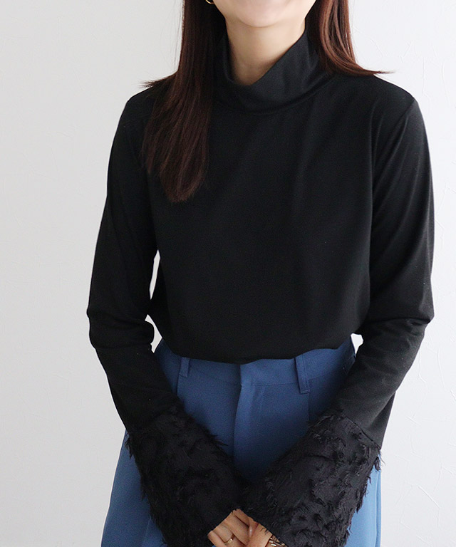 163cm / オフホワイト / タートルネック / フェザーカフス / M