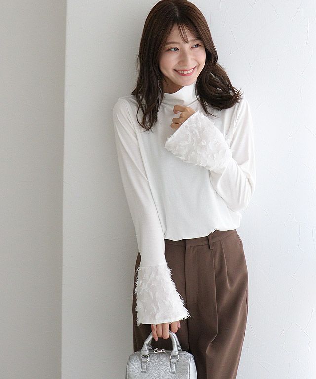 163cm / オフホワイト / タートルネック / フェザーカフス / M