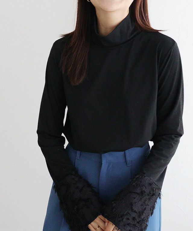 157cm / ブラック / タートルネック / フェザーカフス / M
