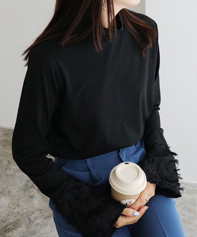 157cm / ブラック / タートルネック / フェザーカフス / M