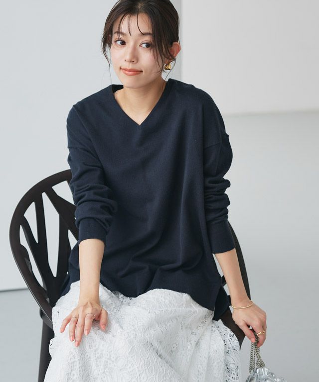 167cm / ネイビー / Vネック / M
