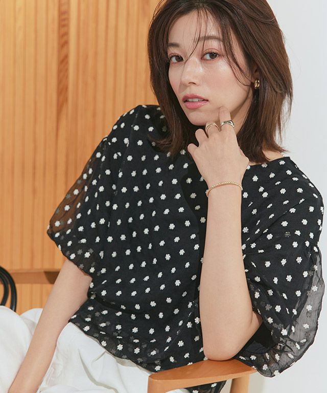 フラワー刺繍バルーンブラウス