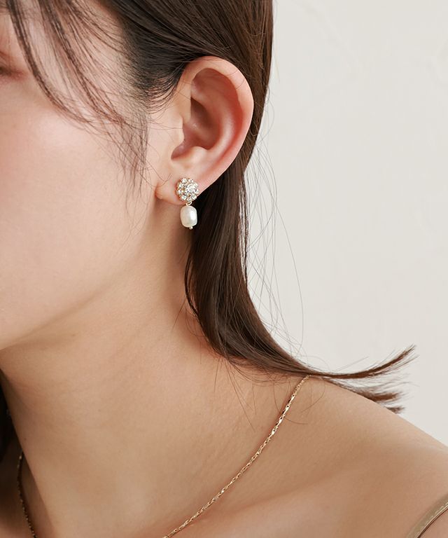 ビジュー淡水パールピアス