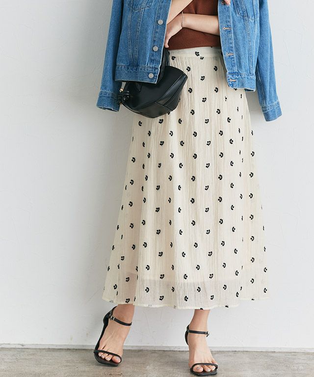 エンブロイダリーフラワーセミフレアスカート