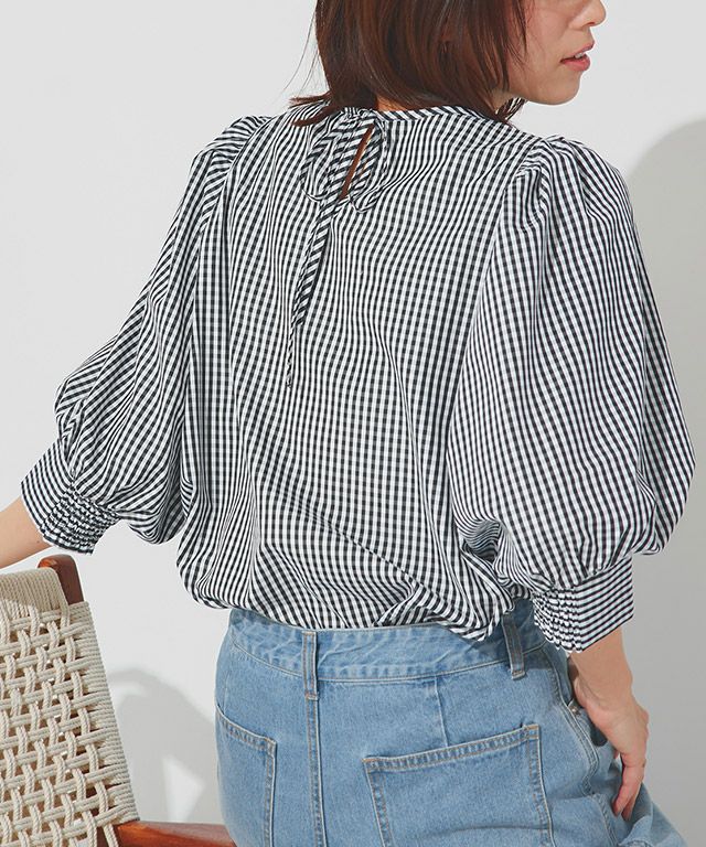 ボリュームパフスリーブブラウス