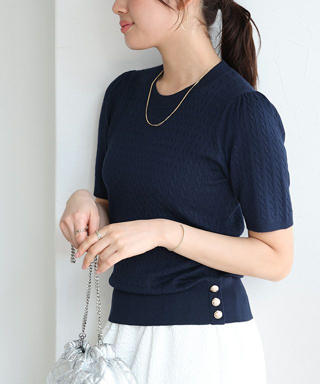 ボタンデザインケーブルニット