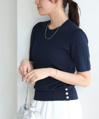 ボタンデザインケーブルニット