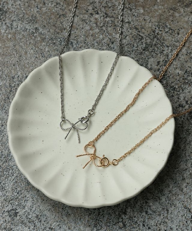 リボンチャームショートネックレス