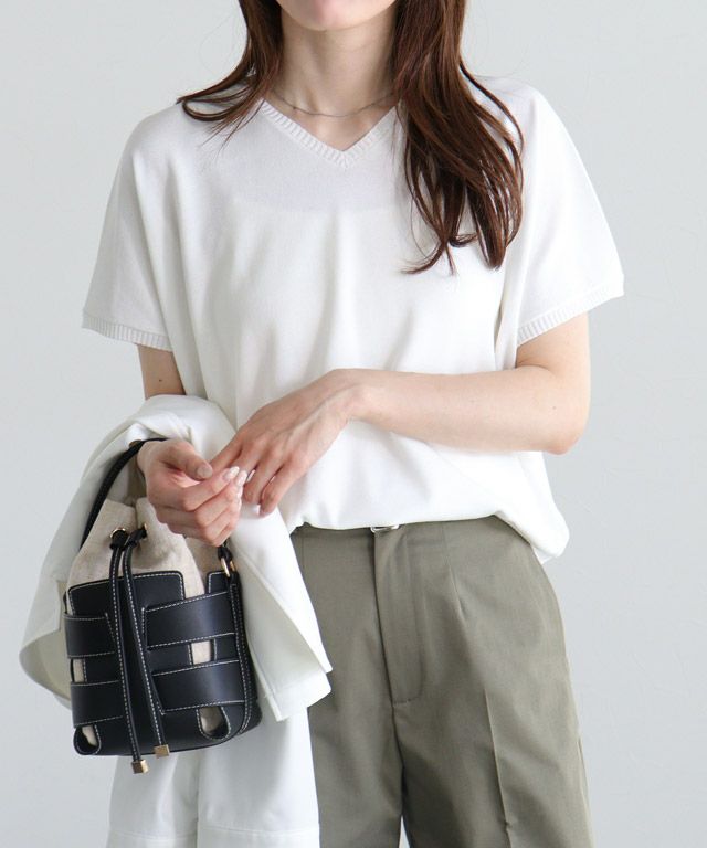 163cm / ホワイト / Vネック / M