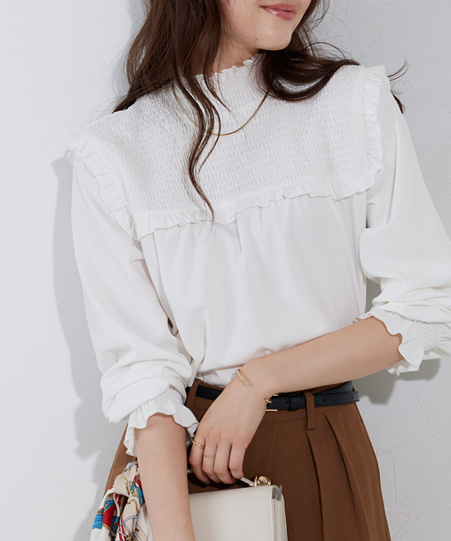 シャーリングフリルブラウス【Pierrot】
