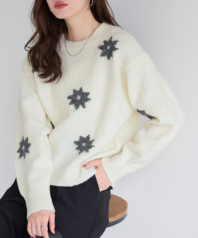 フラワー刺繍ニット