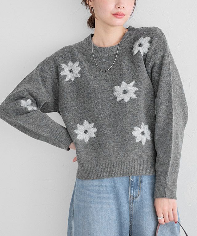 フラワー刺繍ニット