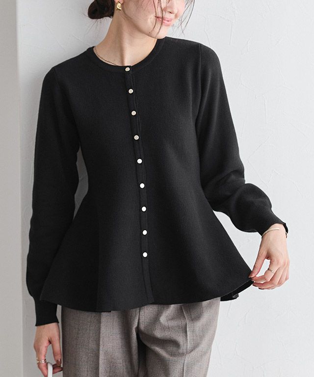 ゴールドボタンペプラムカーディガン【Pierrot】